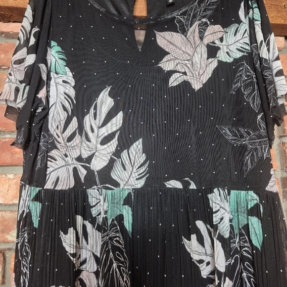 Love & Legend Botanical Maxi Dress – 2X – Lined – Sheer Sleeves - Picture 4 of 10